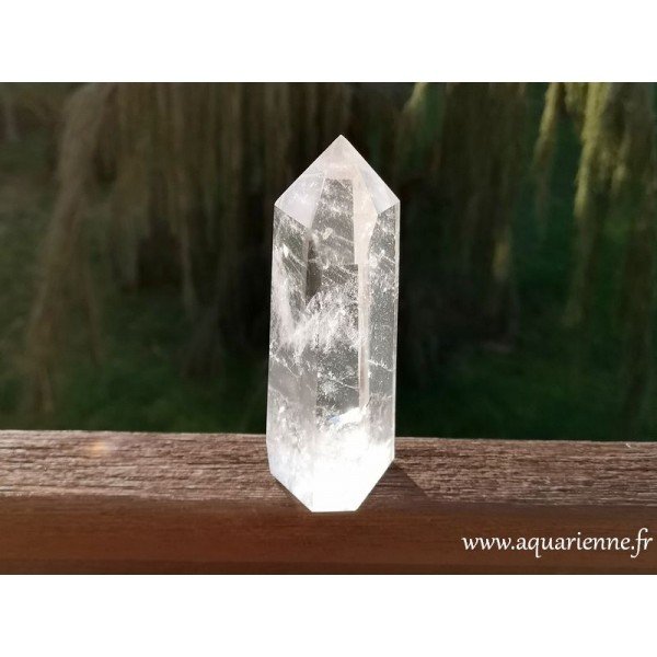 Quartz clair de Madagascar, grande pointe Isis de 13,8 cm. Pierre unique juste repolie, idée cadeau à offrir ou à s'offrir.