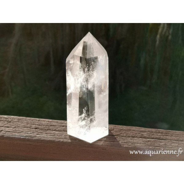 Cristal de roche, pointe quartz à 6 faces dont une Isis à 5 côtés. Pierre de lumière, maître guérisseur à acheter en ligne.