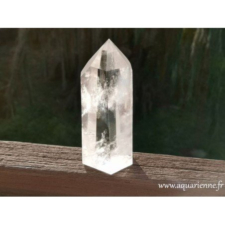 Cristal de roche, pointe quartz à 6 faces dont une Isis à 5 côtés. Pierre de lumière, maître guérisseur à acheter en ligne.