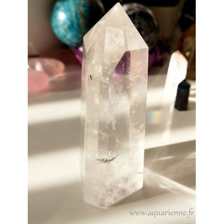 Quartz Isis, grande pointe quartz polie de cristal de roche pour méditation, collection, lithothérapie, grille de cristaux.