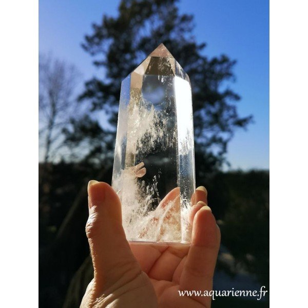 Cristal de quartz Isis, pierre unique aux énergies lumineuses, guérissantes et aimantes de la Déesse. A offrir ou à s'offrir.