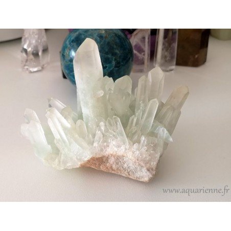 Druse de pointes de cristal de quartz à inclusion de fuchsite verte. Idéale pour purifier lieux de vie et bijoux en pierres.