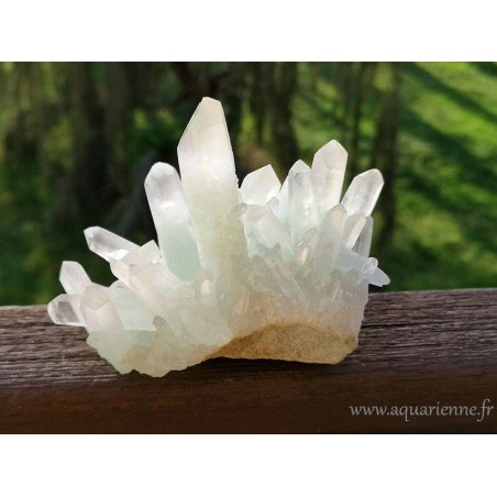 Druse composée d'une myriade de pointes de quartz fuchsite, utile comme druse de purification et de rechargement.