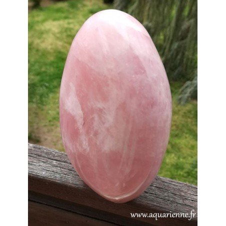 Quartz rose de Madagascar, belle et grande forme à poser de 19 cm. Idée cadeau à couper le souffle pour amoureux des pierres