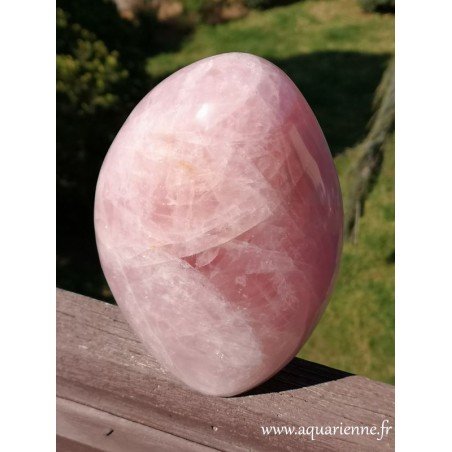 Forme à poser en Quartz rose de 19 cm de haut, pesant 3kg665. Pour déco intérieure, lithothérapie, collection, méditation