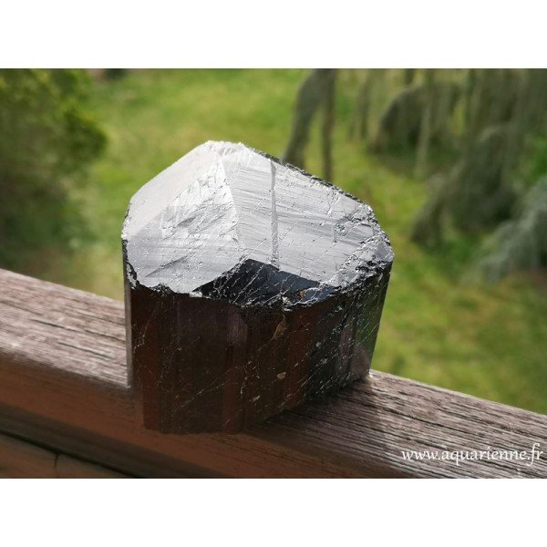 Pierre brute de Tourmaline noire de 1kg233. Puissant cristal de protection des êtres et des lieux.