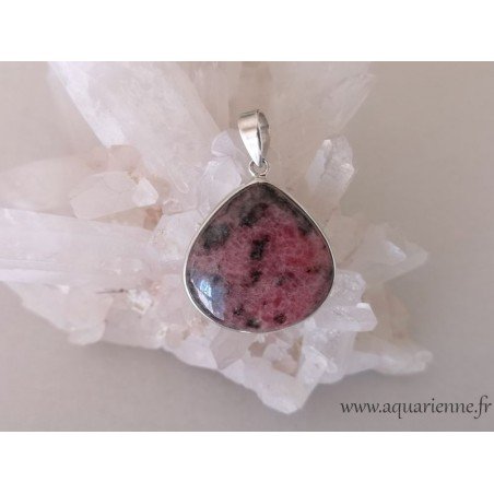 Pendentif en belle pierre de Rhodonite forme poire sertissage argent 925, pièce unique à offrir ou à s'offrir.