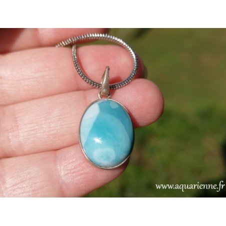 Pendentif ovale en argent et Larimar naturel de République dominicaine, pierre fine caraïbéenne. Idée cadeau.