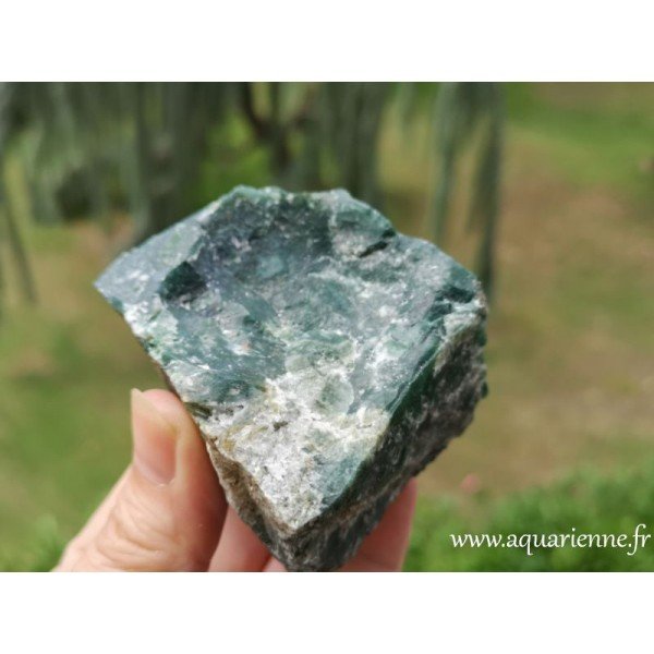 Héliotrope, pierre brute 235g. Une pierre aux nombreuses vertus thérapeutiques à s'offrir dès maintenant.