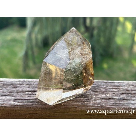Pointe de Quartz fumé de Madagascar de 7,9 cm de haut, pesant 265g. Pierre d'ancrage et de protection. Pièce unique.