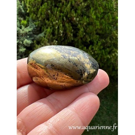 Chalcopyrite dorée du Pérou. Galet de pierre roulée de 45 mm pesant 75g. Pierre d'abondance à s'offrir.