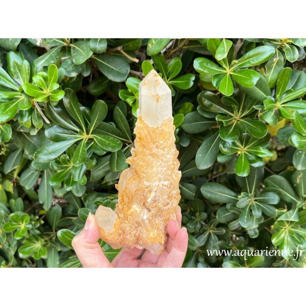 Superbe druse quartz céleste ou quartz ananas doré de Madagascar. Pièce unique de 18cm de haut, pesant 730g.