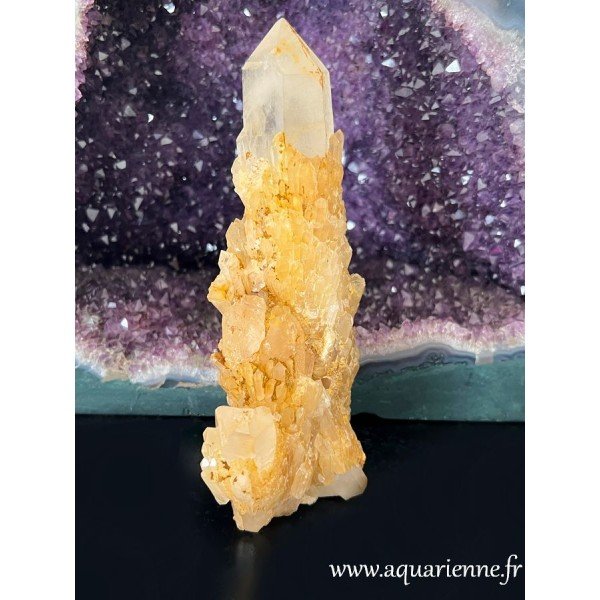 Quartz Céleste doré de Madagascar (Ambatofinandrahana). Poids : 730g - Hauteur : 18 cm. Pièce unique.