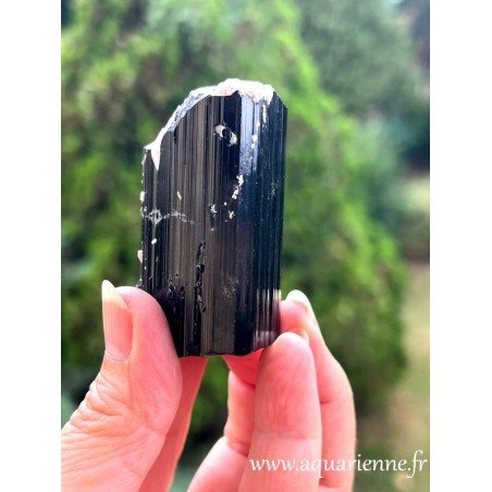 Pierre brute de Tourmaline noire ou Schörl de Madagascar, de 58 mm et 114g. Pièce unique à s'offrir.