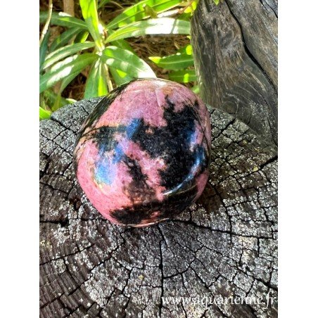 Pierre de Rhodonite, galet poli 45mm - 160g. Équilibre le chakra du coeur. Pièce unique que vous pouvez acheter dès maintenant.