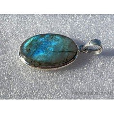 Pendentif Argent 925 et Labradorite ovale avec de jolies iridescences. Bijou pièce unique, idée cadeau à offrir ou à s'offrir.