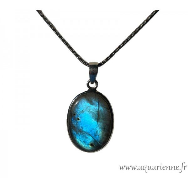 Pendentif Argent 925 et Labradorite ovale avec de jolies iridescences. Bijou pièce unique, idée cadeau à offrir ou à s'offrir.