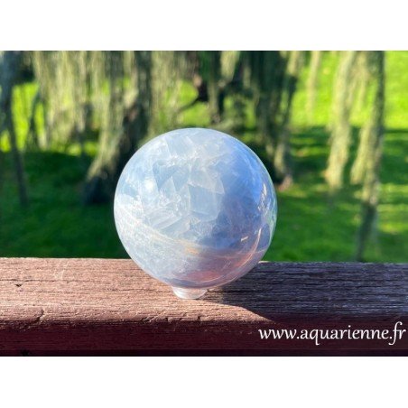 Belle boule Calcite bleue de Madagascar de 888 g. Apaisement - Sérénité - Chakra de la gorge - Communication