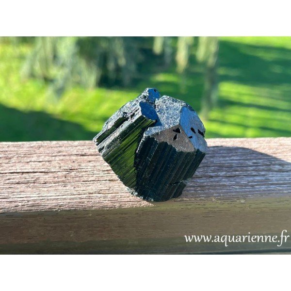 Pierre brute de Tourmaline noire ou Schörl de Madagascar - 53 mm - 160g. Pièce unique à s'offrir.
