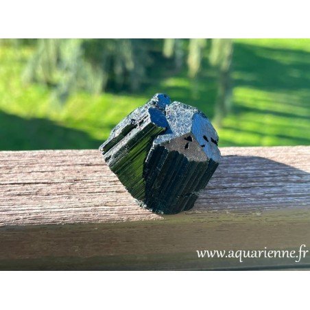 Pierre brute de Tourmaline noire ou Schörl de Madagascar - 53 mm - 160g. Pièce unique à s'offrir.