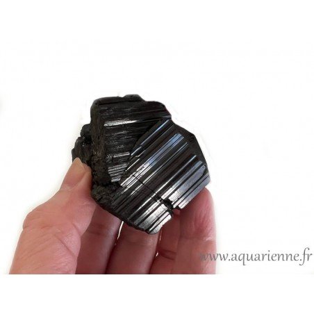 Tourmaline noire ou Schorl de Madagascar. Pierre réputée pour ses propriétés de protection. Pierre brute 160g