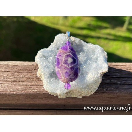 Pendentif Améthyste à chevrons de 68 mm avec sa bélière argent. Bijou Création, pièce unique.
