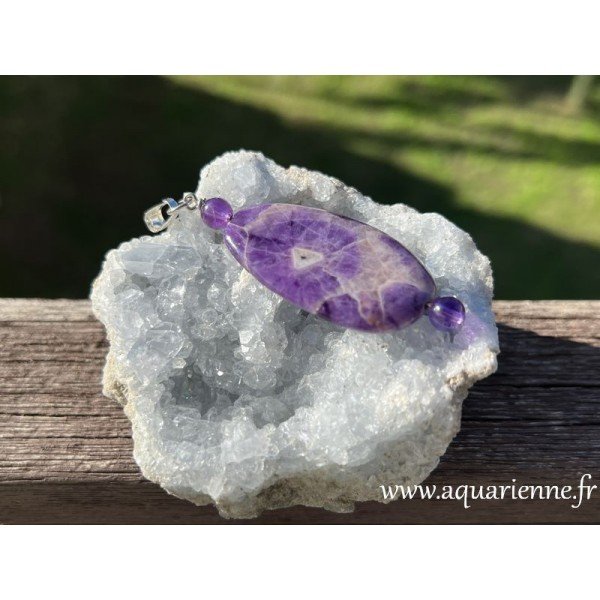 Pendentif Améthyste chevron et argent. Bijou création Aquarienne, pièce unique que vous pouvez acheter dès maintenant.
