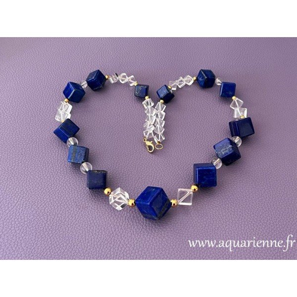 Collier création "Telos"- 55 cm : Lapis lazuli et Cristal de roche. Perles et fermoir plaqué Or. Fait mais, pièce unique.
