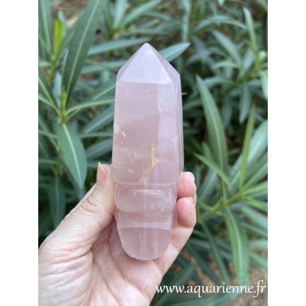 Crâne avec pointe en Quartz rose 12 cm, 440g. Favorise la libération émotionnelle. Pièce unique.