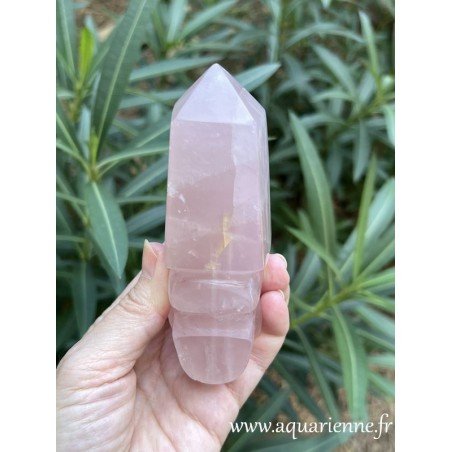 Crâne avec pointe en Quartz rose 12 cm, 440g. Favorise la libération émotionnelle. Pièce unique.