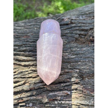 Crâne de cristal en quartz rose avec pointe. Facilite la guérison émotionnelle, en douceur. Pièce unique.