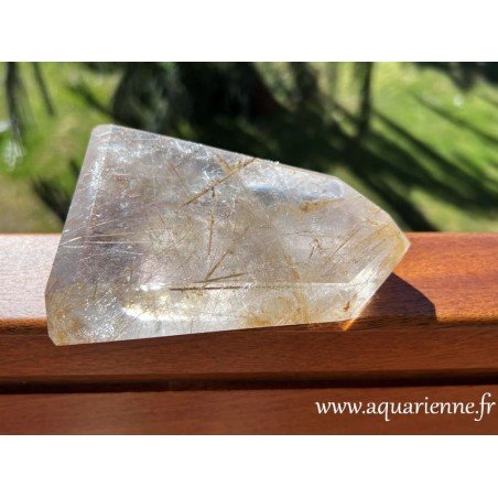 Quartz rutile, lumineuse pointe. Pierre de lumière, pétillante d'énergie. Pièce unique, idée cadeau à s'offrir ou à offrir.