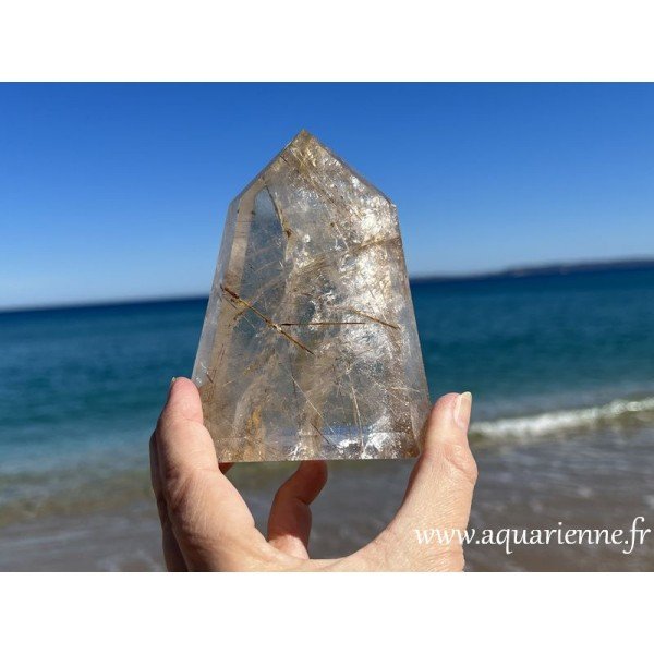 Quartz rutilé, pointe de 11,5 cm juste repolie à la main. Lumineuse pièce unique que vous pouvez acheter dès maintenant.