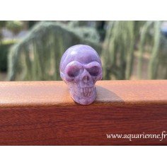 Crâne de cristal en Lépidolite. Une jolie pierre lilas qui apporte apaisement et équilibre émotionnel. Pièce unique.