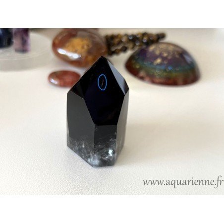 Quartz Morion, pointe Isis : 6 cm/129 g. Pierre naturelle unique juste repolie à la main. Ancrage, protection, purification.