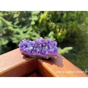 Observez les nuances profondes de violet de cette pièce unique, une Améthyste d'Uruguay de 110g.