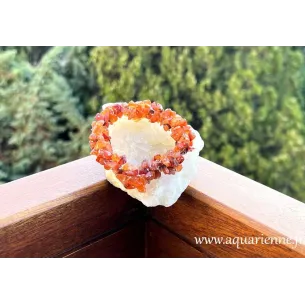 Bracelet en chips de Cornaline, pierre génératrice de joie, elle aide à retrouver le plaisir de vivre. Bijou artisanat Inde.