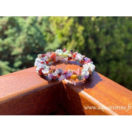 Bracelet composé de chips multi pierres naturelles pour harmoniser tous les chakras. Bijou femme lumineux et joyeux.