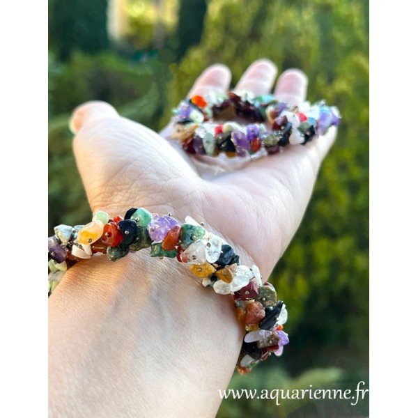 Bracelet artisanat Inde, composé de chips multi pierres naturelles. Enchantez votre look, boostez votre bonne humeur.