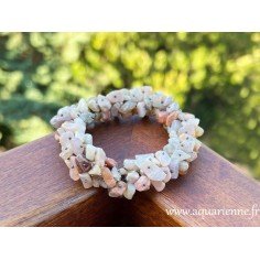 L'Inde enchante vos poignets avec ce bracelet en grappes de chips de pierre de lune et de pierre de soleil.