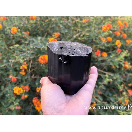 Bloc unique de Tourmaline noire brute : Votre rempart contre les nuisances énergétiques.