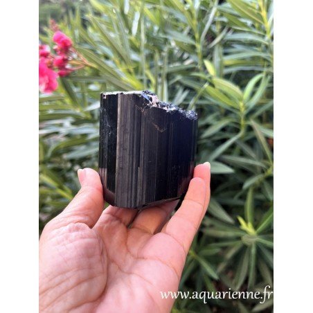 Tourmaline noire de Madagascar, poids 1 kg, générateur de protection contre toute forme de nuisances.