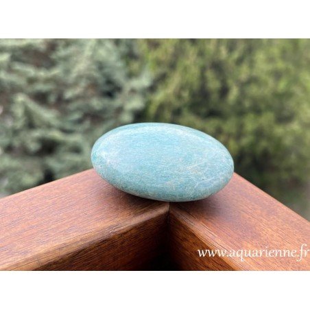 Amazonite de Madagascar, votre alliée pour communiquer sereinement. Galet poli de 7cm.