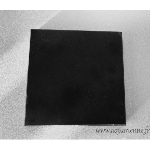 Shungite, plaque de 10x10cm. Pour purifier, réaligner cristaux, dynamiser boissons/aliments. Protection électromagnétique