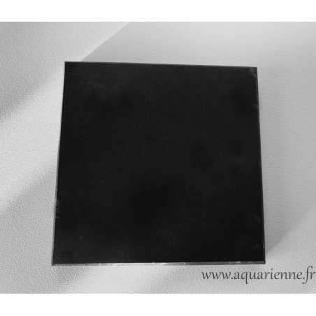 Shungite, plaque de 10x10cm. Pour purifier, réaligner cristaux, dynamiser boissons/aliments. Protection électromagnétique