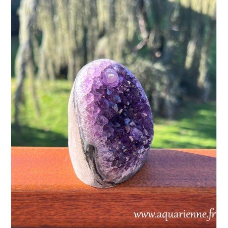 L'Améthyste d'Uruguay, un rempart contre le stress. Purifiez votre espace avec cette géode d'améthyste. Pièce unique.