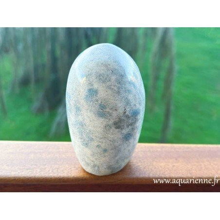 Quartz lazulite : Harmonie & Sérénité avec cette forme libre à poser polie de 419g. Décoration, énergétique, méditation.