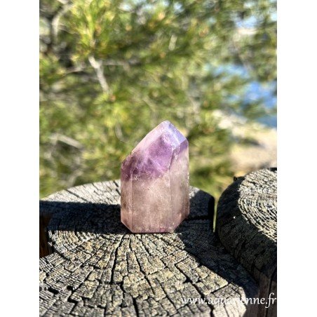 Les fantômes dans le quartz aident à faire émerger les potentiels latents. Quartz fantôme améthyste, idéal pour la méditation.