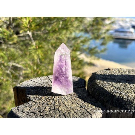 Pointe quartz fantôme améthyste avec inclusions. Pierre d'équilibre et de protection, favorise l'évolution. Pièce unique.