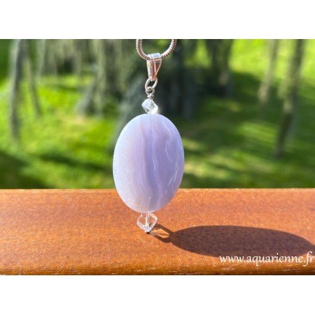 Pendentif "Eloquentia" : Calcédoine bleue et cristal de roche, facilite l'éloquence et une voix impactante. Bijou création.
